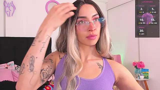 Snapshot of Aryane_art_ chatting on 11-12-25, 01:32 Aryane art online show from 11-12-25, 01:32