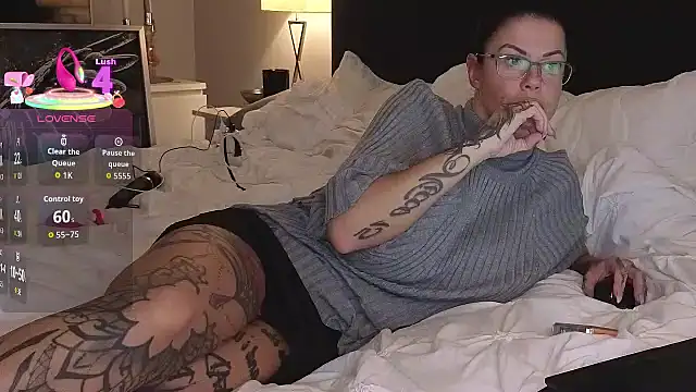 sexygilf82 online show from 10-05-25, 09:16