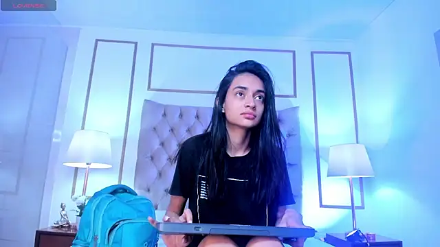 Snapshot of Leilani- chatting on 09-16-25, 12:06 Leilani- online show from 09-16-25, 12:06