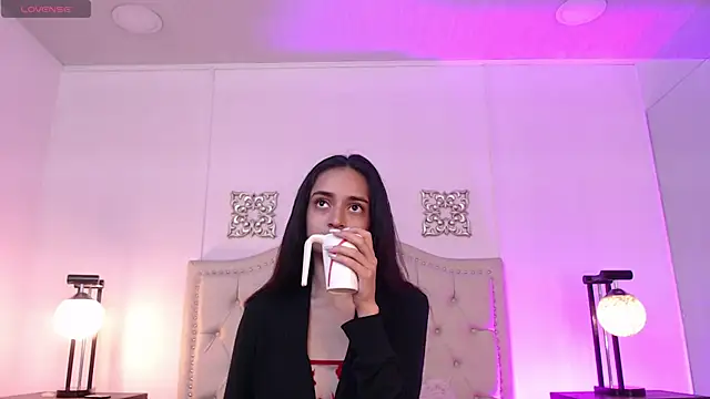 Snapshot of Leilani- chatting on 10-14-25, 03:34 Leilani- online show from 10-14-25, 03:34