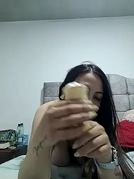 freya 26 online show from 11-23-25, 12:09