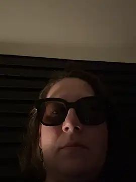 Snapshot of melanie75020 chatting on 03-03-26, 10:50 melanie75020 online show from 03-03-26, 10:50