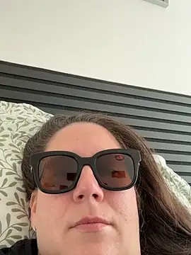 Snapshot of melanie75020 chatting on 02-16-26, 02:48 melanie75020 online show from 02-16-26, 02:48