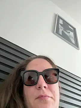 Snapshot of melanie75020 chatting on 02-21-26, 09:44 melanie75020 online show from 02-21-26, 09:44