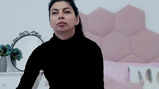 Snapshot of LadyLiia chatting on 02-19-25, 05:05 LadyLiia online show from 02-19-25, 05:05