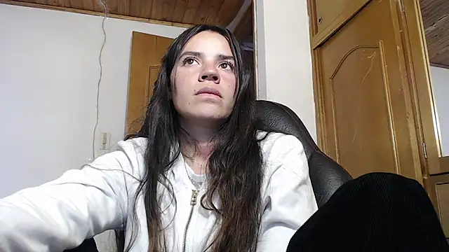 Snapshot of Skylar_Serenity chatting on 10-03-25, 08:32 Skylar Serenity online show from 10-03-25, 08:32