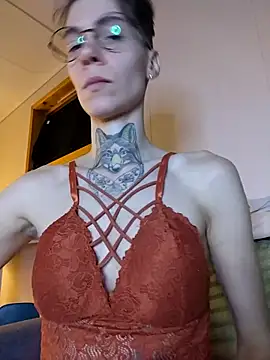 HoneySquirrel online show from 04-05-26, 08:48