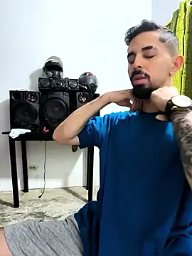 giannis090 online show from 10-22-25, 03:50