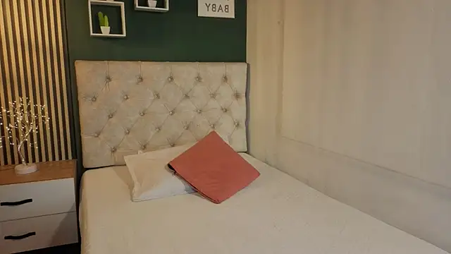 Snapshot of sky_collinss chatting on 09-12-25, 07:35 sky collinss online show from 09-12-25, 07:35