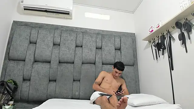 ZafiroAndFlynn online show from 09-29-25, 01:39