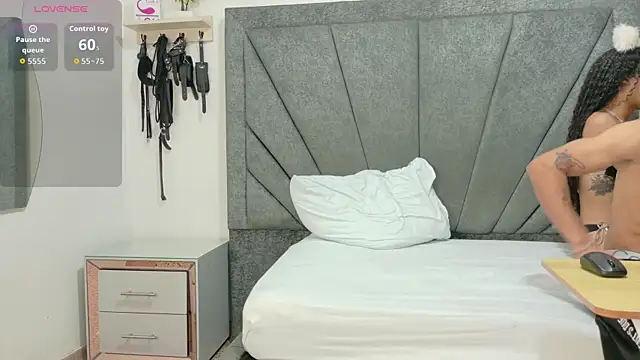 ZafiroAndFlynn online show from 12-16-25, 02:21