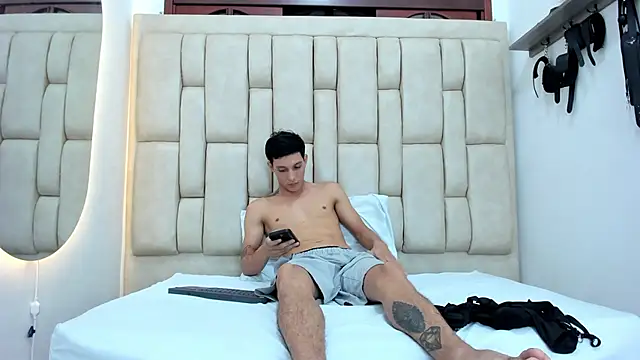 ZafiroAndFlynn online show from 10-10-25, 07:36