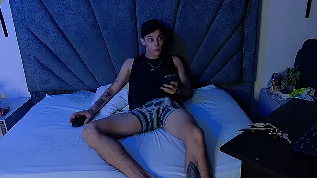 ZafiroAndFlynn online show from 03-11-26, 02:27