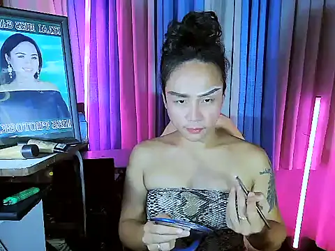 Snapshot of YourNikkieXxx chatting on 06-11-26, 07:55 YourNikkieXxx online show from 06-11-26, 07:55