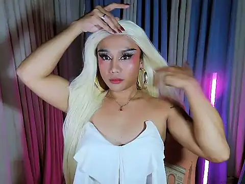 Snapshot of YourNikkieXxx chatting on 07-17-26, 05:43 YourNikkieXxx online show from 07-17-26, 05:43