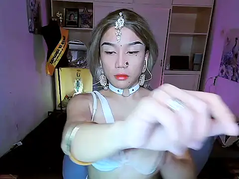 YourNikkieXxx online show from 10-19-25, 09:45