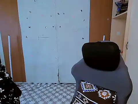 YourNikkieXxx online show from 04-15-26, 01:22