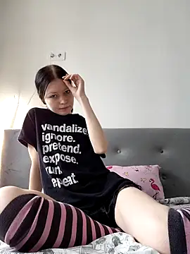 DragonFoxie online show from 10-19-25, 10:51