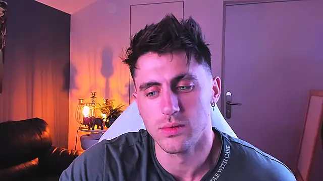 Oscar Miller  online show from 10-03-25, 09:16