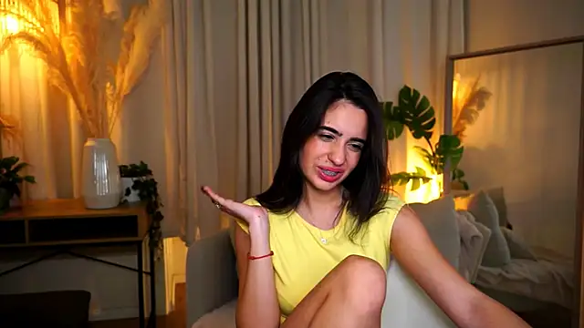 Snapshot of miilky_wayy chatting on 10-13-25, 04:19 miilky wayy online show from 10-13-25, 04:19