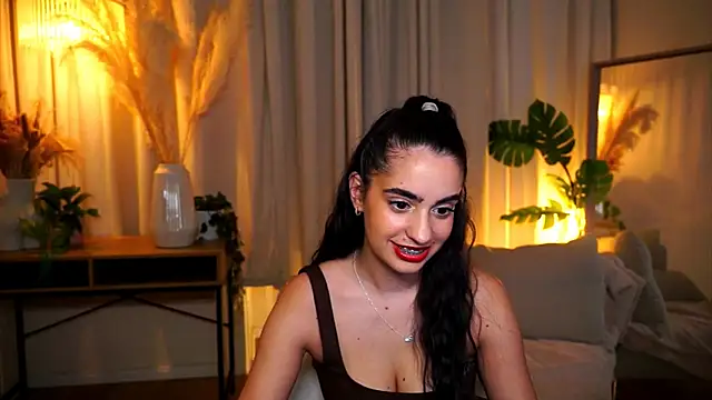 Snapshot of miilky_wayy chatting on 10-16-25, 04:37 miilky wayy online show from 10-16-25, 04:37