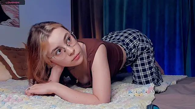 VedaSchulz online show from 11-13-25, 06:23