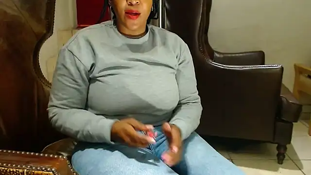 Snapshot of CandyCurvyyxx chatting on 10-16-25, 04:37 CandyCurvyyxx online show from 10-16-25, 04:37