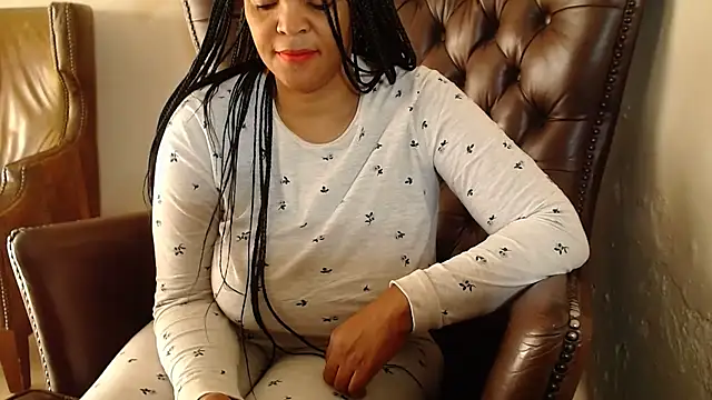 CandyCurvyyxx online show from 10-25-25, 04:33