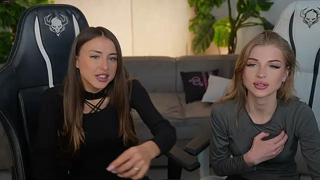 Luna secretgirl online show from 11-24-25, 11:54