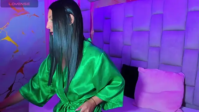  Luna Bennett online show from 05-17-26, 07:52