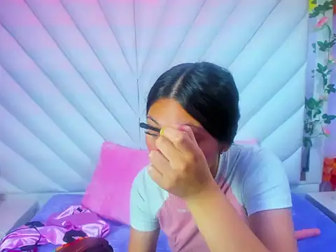  Luna Bennett online show from 11-19-25, 12:16