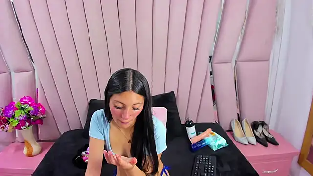  Luna Bennett online show from 04-22-26, 08:15