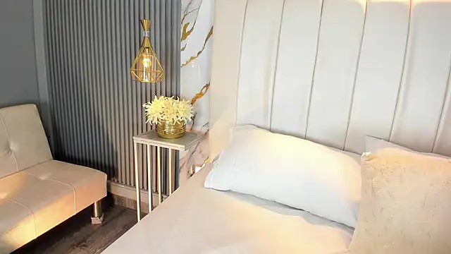 MiaVixen  online show from 01-08-26, 11:44