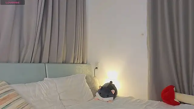 Alice 1n Wonderland  online show from 11-23-25, 12:20