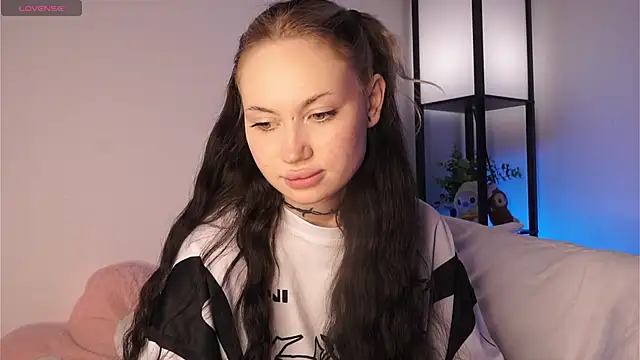 Alice 1n Wonderland  online show from 09-19-25, 02:43