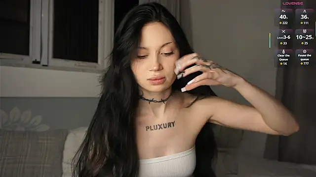 Alice 1n Wonderland  online show from 10-17-25, 03:25