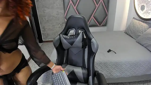 chubby sexy  online show from 09-10-25, 03:38