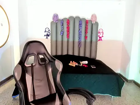 chubby sexy  online show from 01-08-26, 04:29