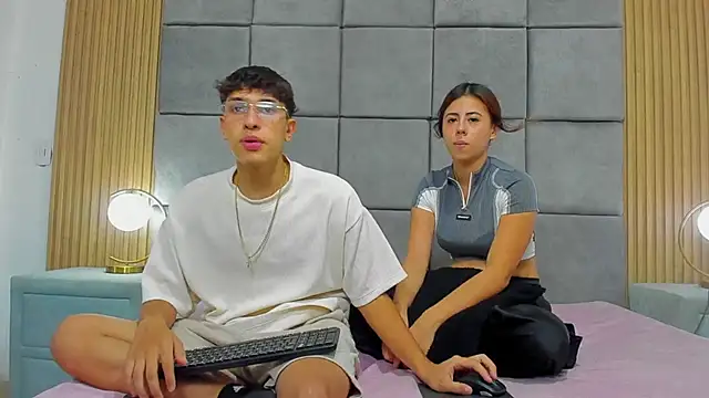 ChanellandMax online show from 11-19-25, 07:25