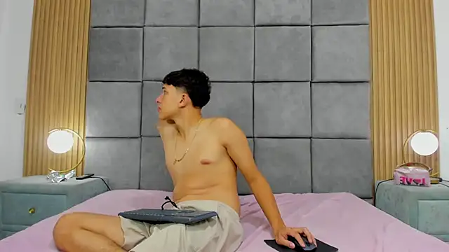 ChanellandMax online show from 01-05-26, 05:27