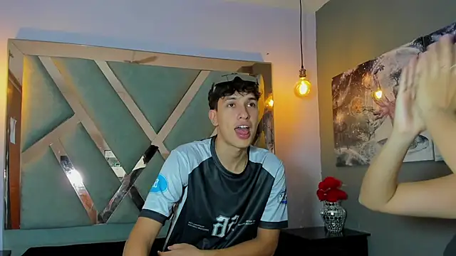 ChanellandMax online show from 11-28-25, 01:11