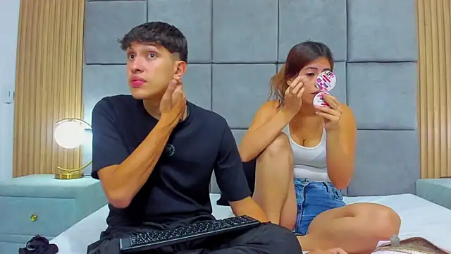 ChanellandMax online show from 11-14-25, 01:04