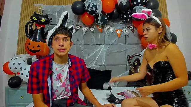 ChanellandMax online show from 10-31-25, 02:24