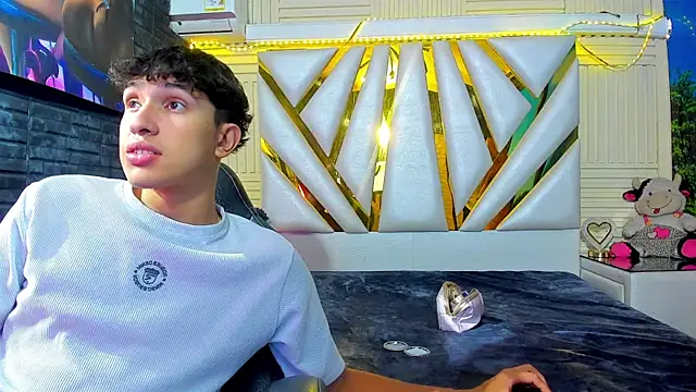 ChanellandMax online show from 11-24-25, 01:22