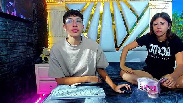 ChanellandMax online show from 11-23-25, 01:32