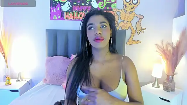 KendraChavez  online show from 10-31-25, 09:43