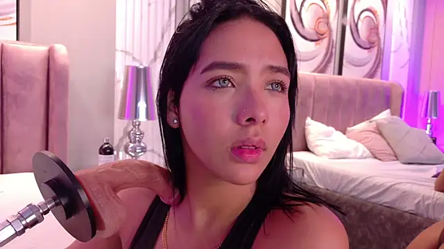 HilaryQueen online show from 12-19-25, 08:27