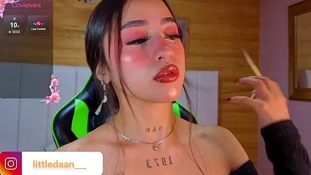 Abril Velvet a  online show from 12-20-25, 12:52