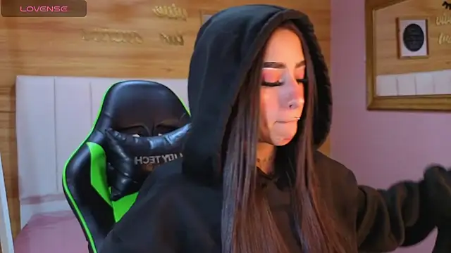 Abril Velvet a  online show from 11-28-25, 07:58