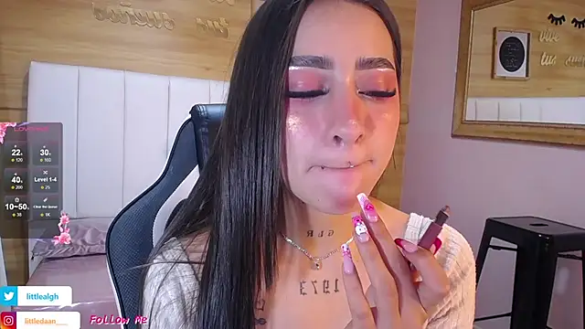 Abril Velvet a  online show from 10-08-25, 01:01